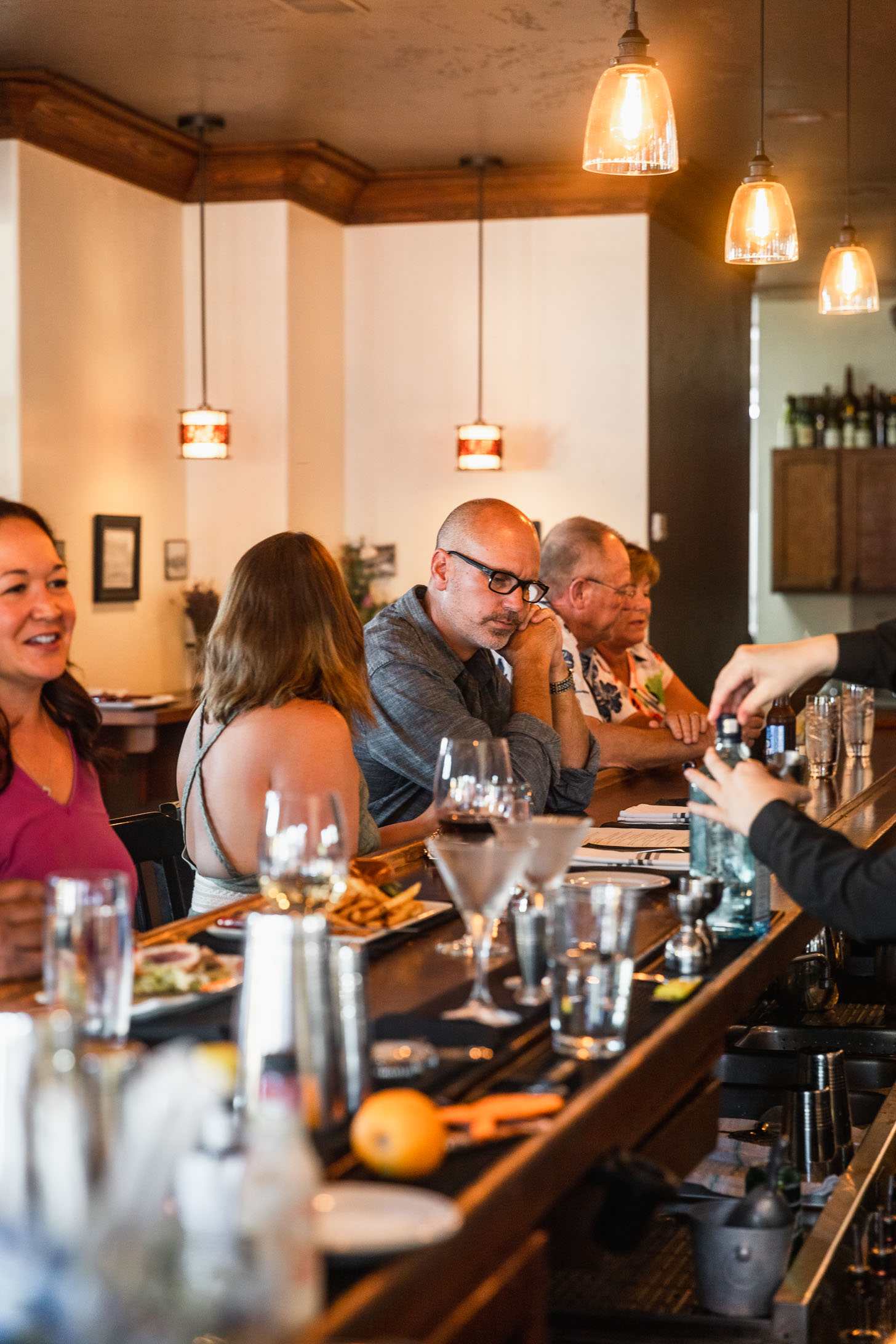 people at a bar toasting 